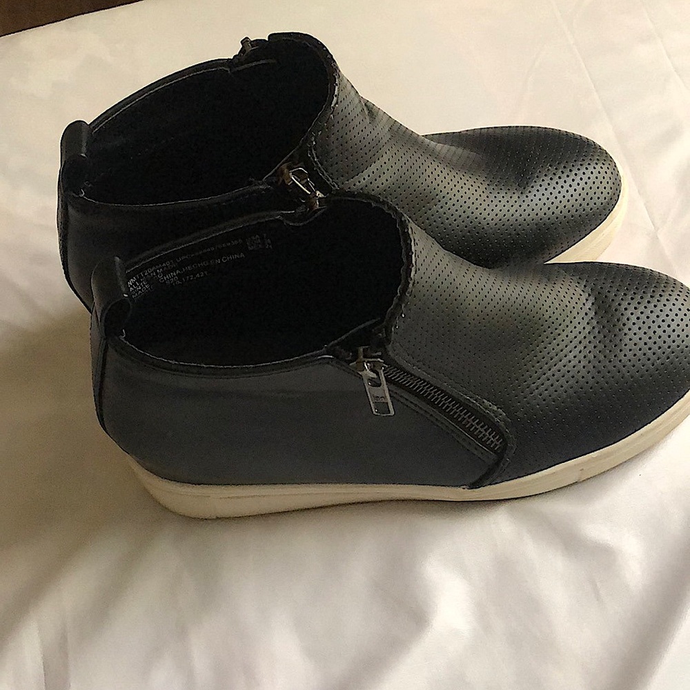 These are Walmart brand wedges, I wore them a couple times.